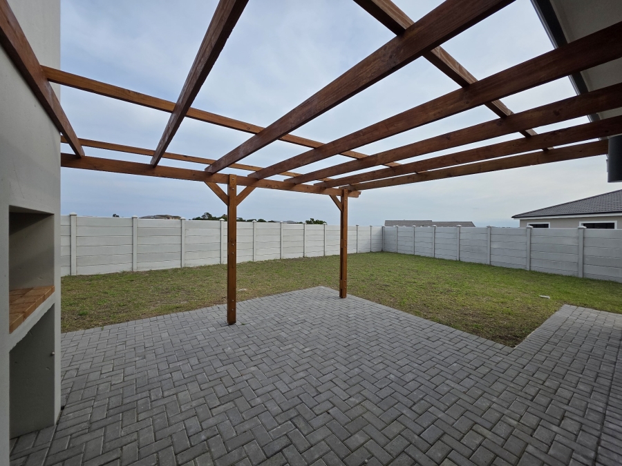 3 Bedroom Property for Sale in Paradise Beach Eastern Cape